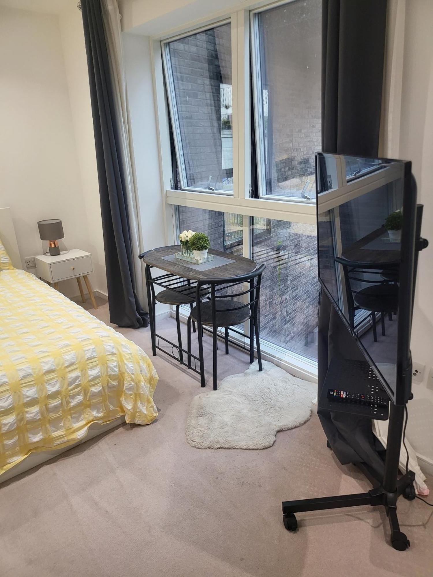 Kayz Lodge- Luxury Ensuite-Private & Shared Accommodation In A New House At The Olympic Village Overlooking Stratford Westfield And Tube Station London Ngoại thất bức ảnh