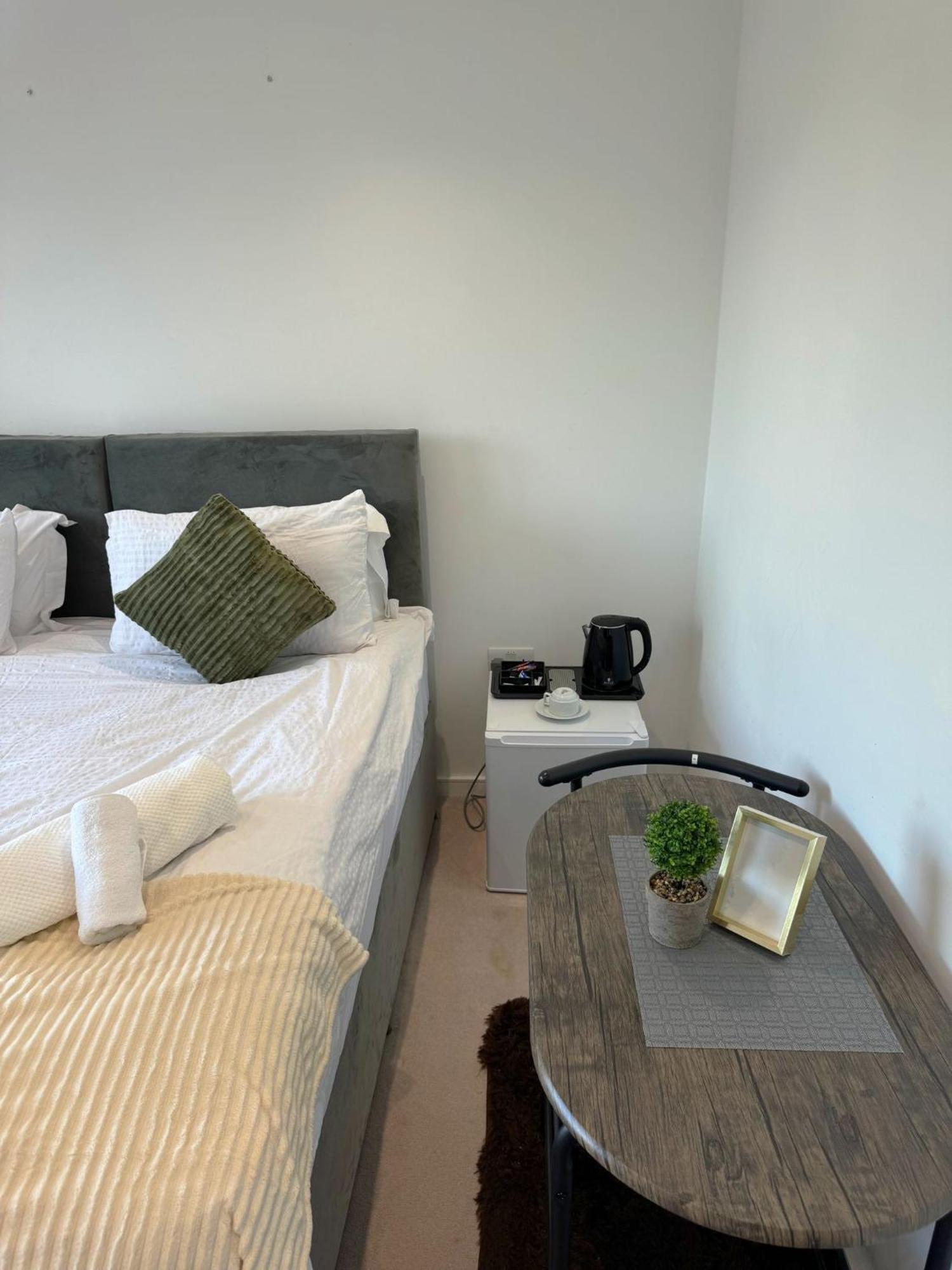 Kayz Lodge- Luxury Ensuite-Private & Shared Accommodation In A New House At The Olympic Village Overlooking Stratford Westfield And Tube Station London Ngoại thất bức ảnh