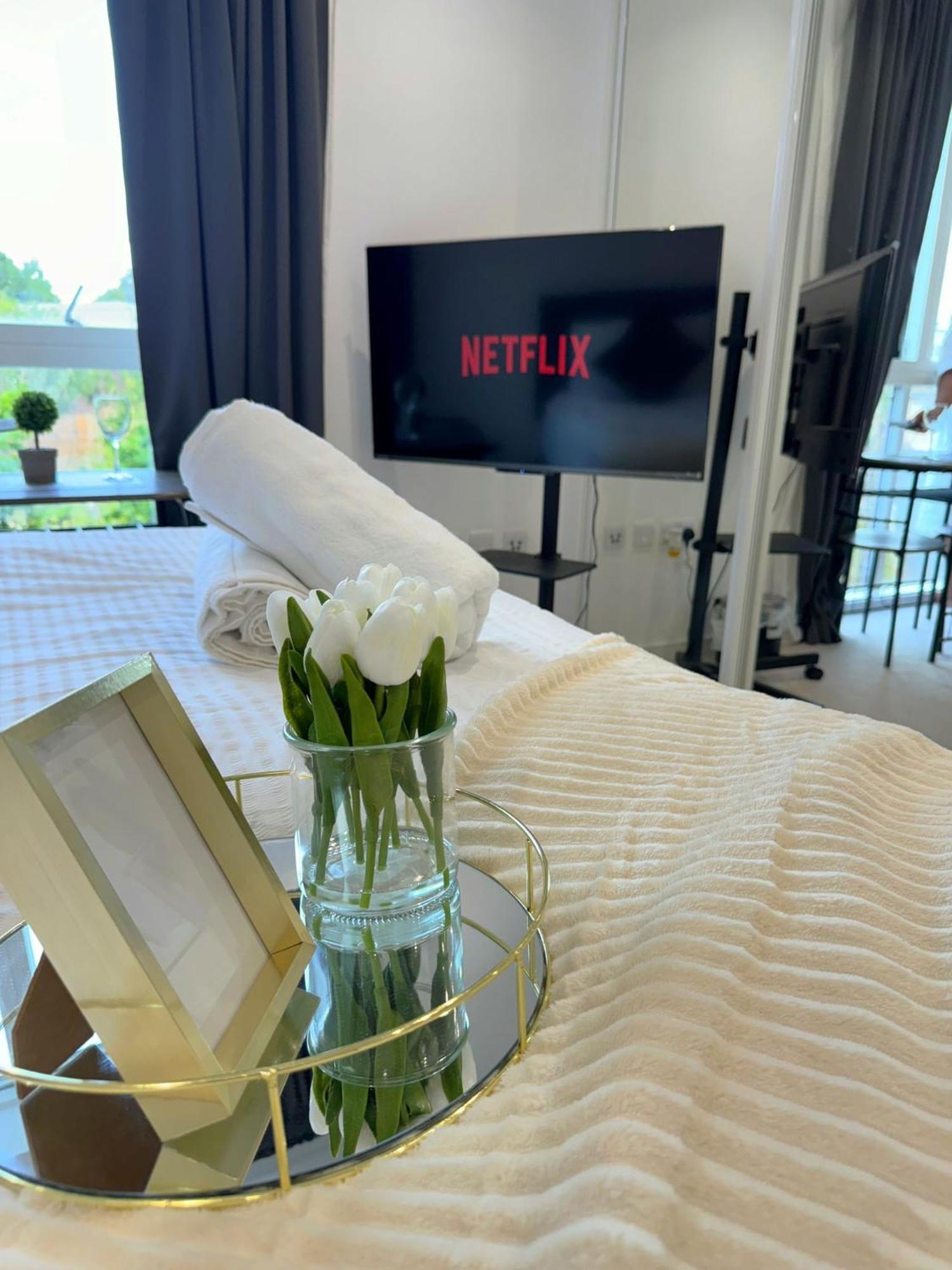 Kayz Lodge- Luxury Ensuite-Private & Shared Accommodation In A New House At The Olympic Village Overlooking Stratford Westfield And Tube Station London Ngoại thất bức ảnh