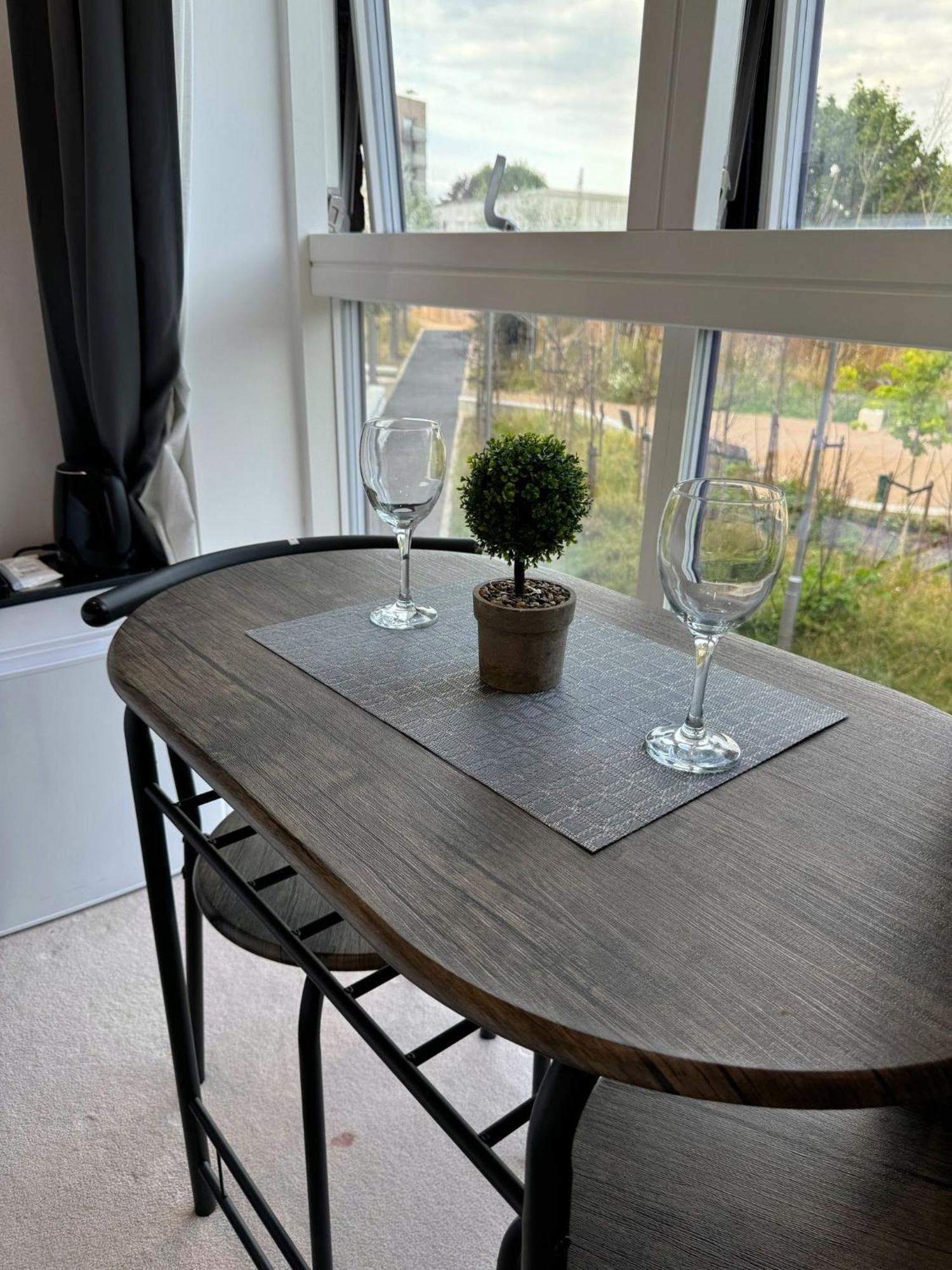 Kayz Lodge- Luxury Ensuite-Private & Shared Accommodation In A New House At The Olympic Village Overlooking Stratford Westfield And Tube Station London Ngoại thất bức ảnh